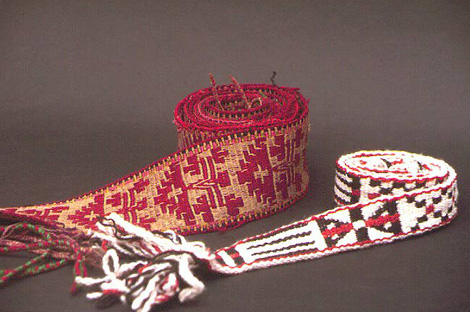 Fajas
en diseño mapuche Fajas en diseño mapuche