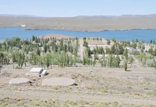 Challaco, ein
                        Mapuche-Dorf an einem See in der Provinz
                        Neuqu�n, Argentinien
