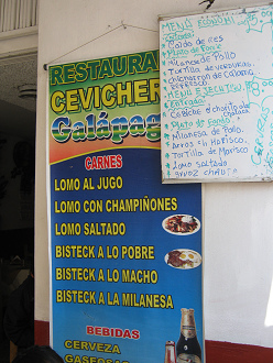 Der Aushang der Cevicheria an der
                          Zelastrasse in Tacna