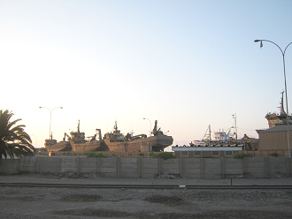 Arica, Sicht auf Militrschiffe (02)