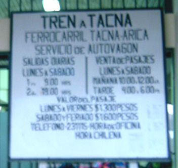 Bahnstation von Arica, der Wartesaal mit
                          der Tafel der Abfahrtszeiten und mit
                          Preisangaben, Nahaufnahme