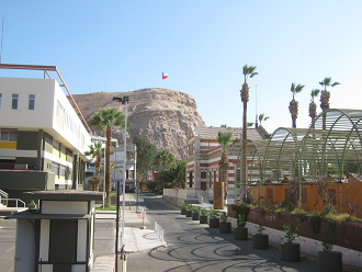 Das Kulturzentrum mit der Sicht auf den
                            Morroberg ("cerro Morro")