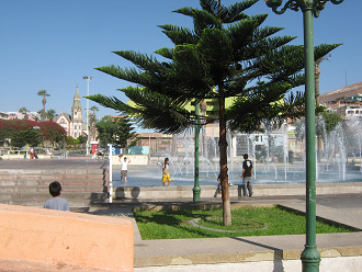 Plaza Mackenna, fontana grande con chicos