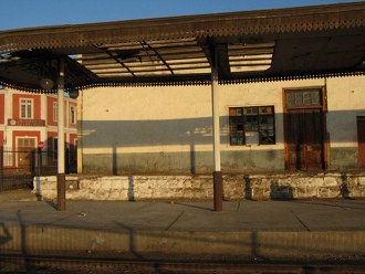 Arica: Estacin de trenes para Bolivia,
                        edificio con andn (02)