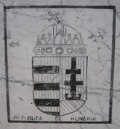 Placa de cnsules, el escudo del
                                Hungra