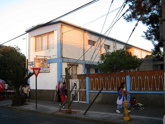 Avenida Chacabuco / calle general
                        Velasquez, hostal Marie Jeanne y David, placa