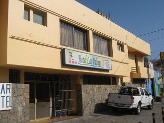 Pratstrasse ("calle Prat"), Hotel
                        "Zu den Palmen" (hotel "Las
                        Palmas")