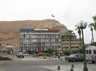 La otra parte de la municipalidad de Arica, la
                "gobernacin" en la "casa Coln" con
                el cerro Morro