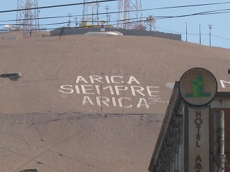 Morroberg, Text "Arica, immer
                          Arica" ("Arica siempre Arica")