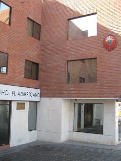 Lagosstrasse, das Hotel
                        "Americano" mit dem dnischen
                        Konsulat