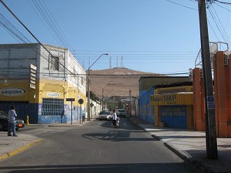 Calle Lagos, vista al cerro Morro con
                        texto