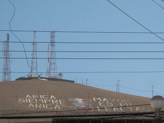 Cerro Morro con texto "Arica siempre Arica y
                  mayor es mi lealtad"