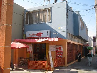 Kreuzung Lagosstrasse mit der Passage 21.
                        Mai, das Restaurant "La Mascada"