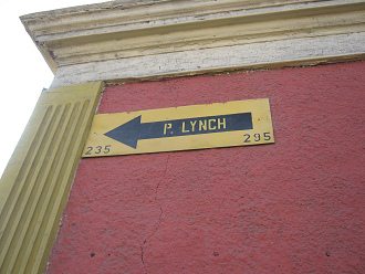 Placa amarilla calle Lynch