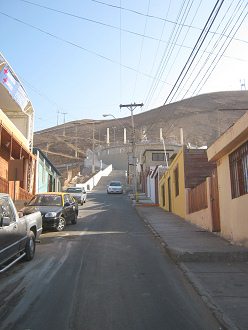 Calle Coln, vista a la escalera del cerro
                        Morro