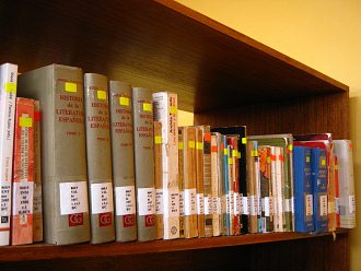 Libros en la biblioteca pblica de
                                Cruz de Arica