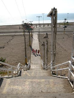 La escalera a la playa, primer
                                    plano