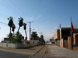 Carril del tren de Arica a
                                    Tacna, vista al norte en la
                                    direccin de Tacna