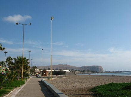 La playa Chinchorro con el cerro Morro