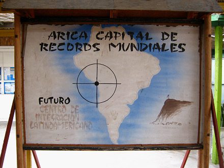 Cuadro indicando rcords de Arica (05)
                          con un mapa con "Amrica" del Sur
                          con Arica y cerro Morro