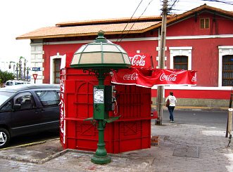 Cruce calle Sotomayor / calle Prat, un
                            telfono pblico