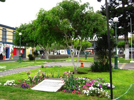 Plaza del Trabajador, placa conmemorativa
                          grande