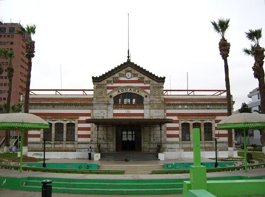 Plaza Baquedano, la ex aduana con un
                            amfiteatro