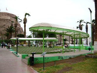 Baquedanoplatz, das Amphitheater
                                mit dem Schnauzenberg (cerro Morro)