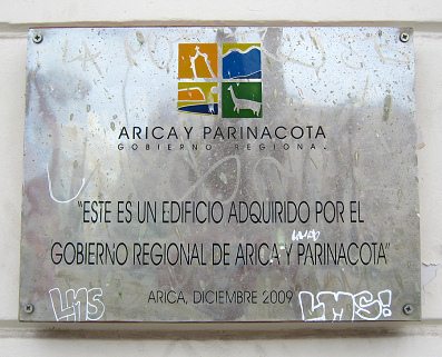 Die Bahnstation der Zge von Arica nach La
                        Paz, die Tafel der Regierung