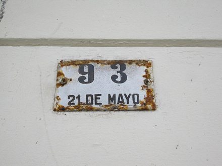 La estacin de trenes de Arica a La Paz,
                          la placa de la calle, pasaje 21 de Mayo no.
                          93
