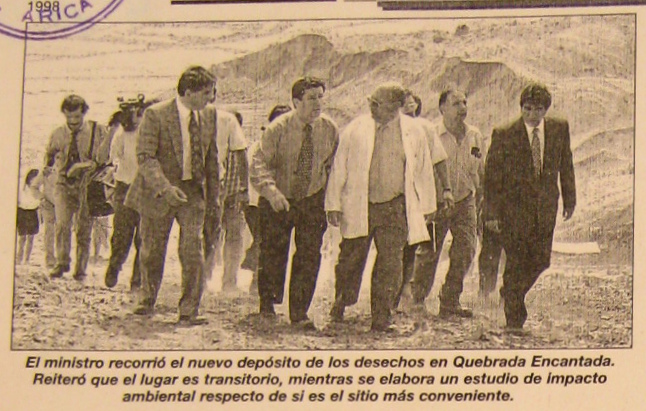 La Estrella de Arica, 27 de marzo 1998,
                            pgina A5: ministro Figueroa en el nuevo
                            sitio de la tierra txica "Quebrada
                            Encantada"