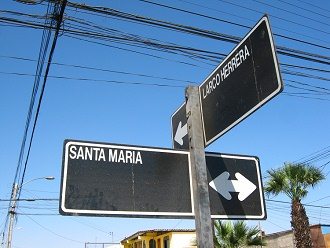 Kreuzung der Santa-Mara-Allee mit der
                        Larco-Herrera-Strasse, Strassenschilder