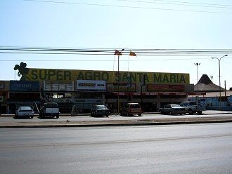 Santa-Maria-Allee, das Einkaufszentrum
                        "Super Agro"