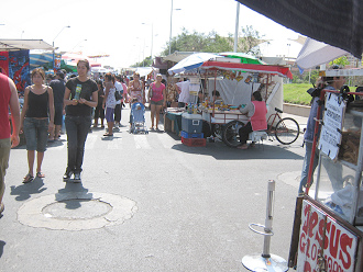 Chacabuco-Allee, Sonntagsmarkt (01)