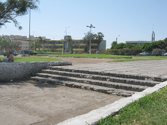 Parque Campo, escalera sin rampa