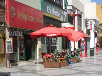 Fussgängerzone 21. Mai, Pizzeria mit der
Möglichkeit, draussen zu essen Fussgängerzone 21. Mai, Pizzeria mit der
Möglichkeit, draussen zu essen