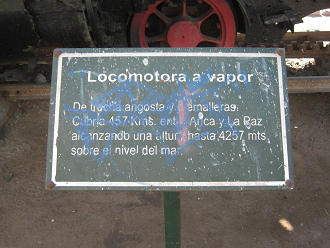 Der Zugplatz, das Schild mit der
                            Beschreibung der Dampflokomotive