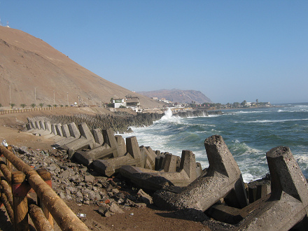 Costa salvaje, ola fuerte (01)