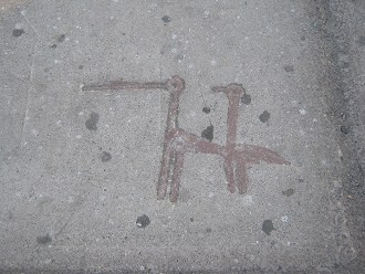 St.-Martinsallee,
                                Geoglyphenzeichnung oder
                                Petroglyphenzeichnung mit roten V�geln