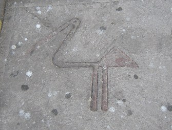St.-Martinsallee, ,
                                Geoglyphenzeichnung oder
                                Petroglyphenzeichnung eines roten
                                Flamingos