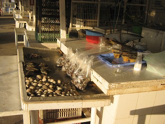 Lira-Allee, der Fischermarkt, da sind noch
                        ein paar Produkte