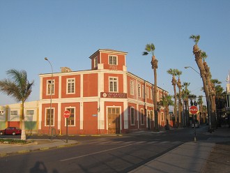 Strasse zum 18. September, die
                        Seen-Universit�t ("universidad de los
                        Lagos")