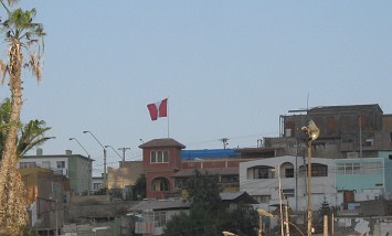 Vista a una bandera del Per�, primer plano