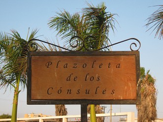 La plazoleta de los c�nsules, la placa,
                          primer plano