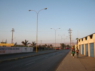 Avenida Lira, vista a la feria
                        "Lira"