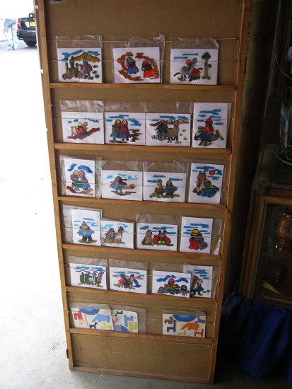 Das Kunsthandwerkzentrum an der
                          Kolumbusstrasse, da ist ein Stand wegen der
                          "Diogeneskrankheit" geschlossen
                          ("cerrado por el mal de Di�genes")