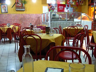 Calle 18 de Septiembre, restaurante de
                        ensaladas (01)