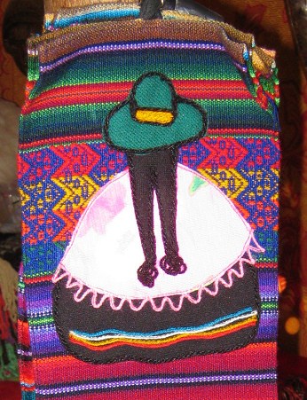 Calle Col�n, centro artesanal,
                                  tejido sobre Arica, serrana, primer
                                  plano