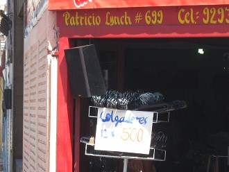 Tienda Fardobella (02), una tienda
                                terrorista de m�sica con altoparlante
                                izquierdo por afuera