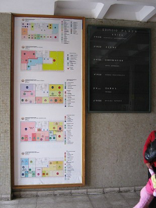 Casa Col�n, entrada con planos